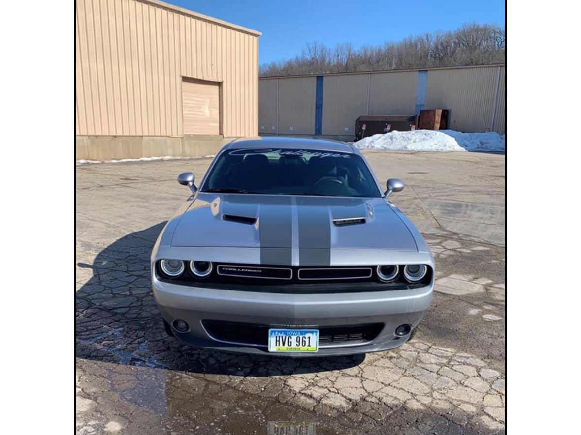 2016 Dodge Challenger for sale by owner in Dubuque