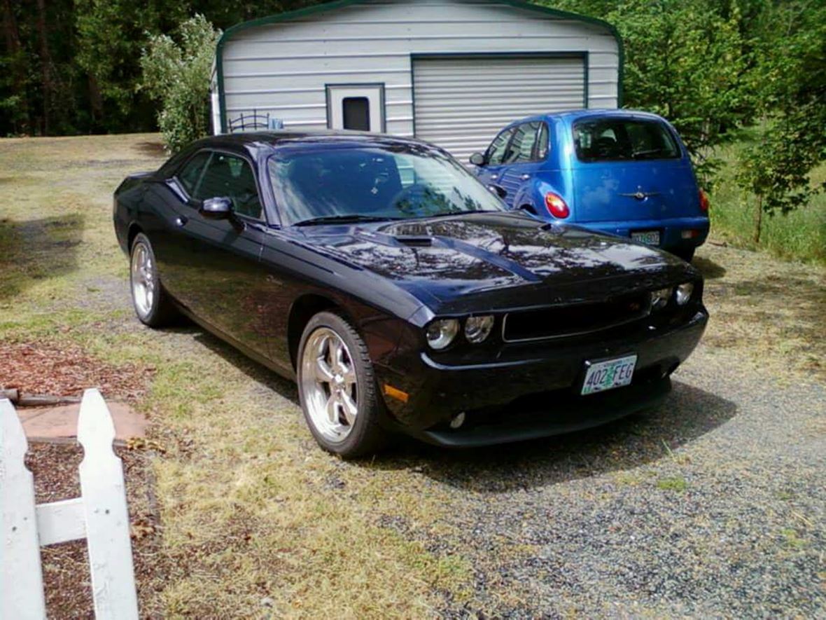 2011 Dodge Challenger R/T for sale by owner in Canyonville