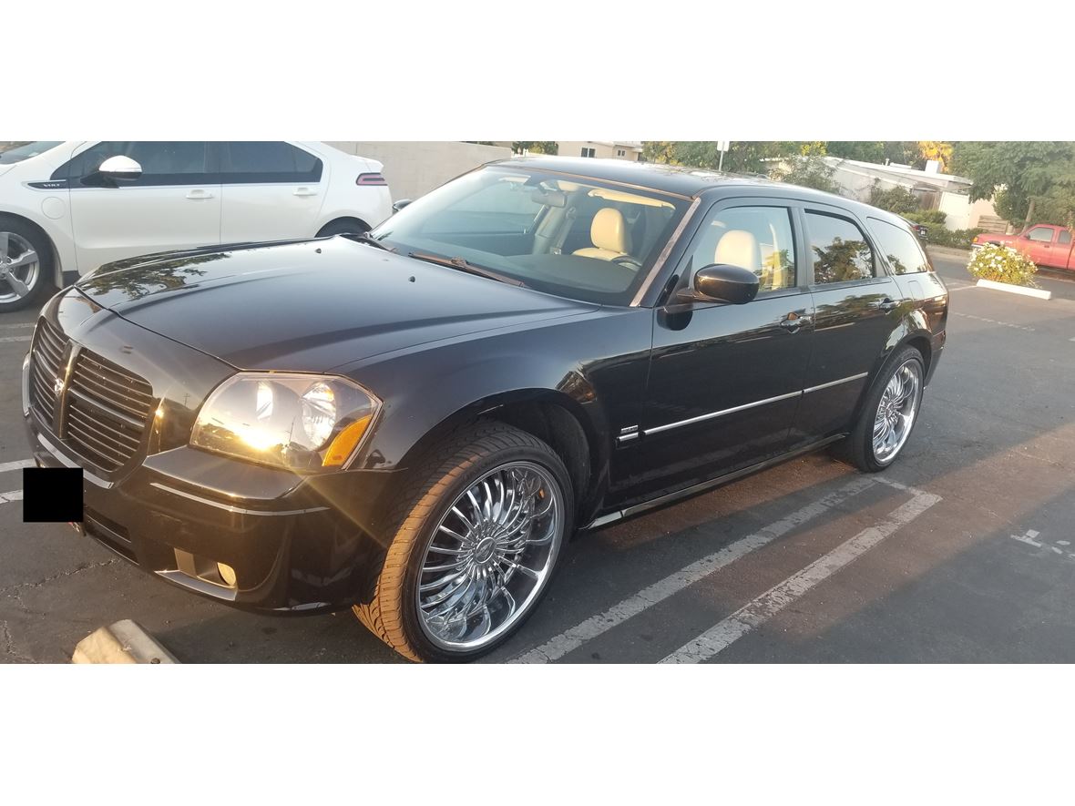 2005 Dodge Magnum for sale by owner in Winnetka