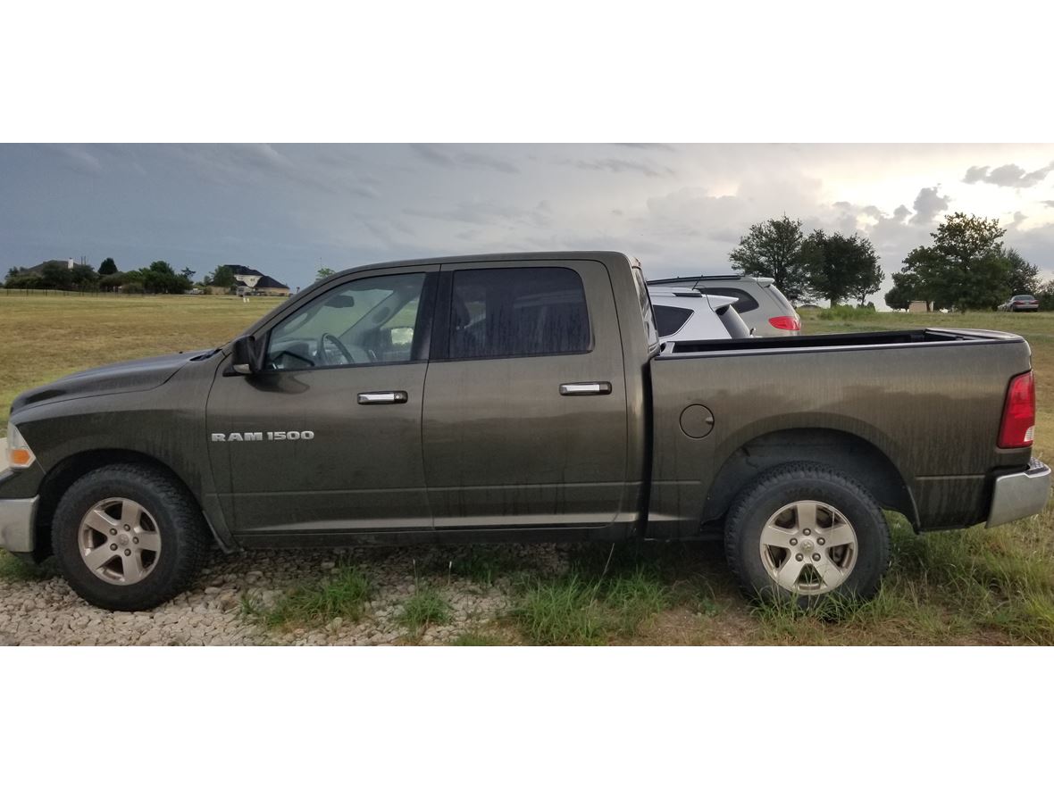 2012 Dodge RAM 1500 SLT Crew Cab 4x2 for sale by owner in Gunter