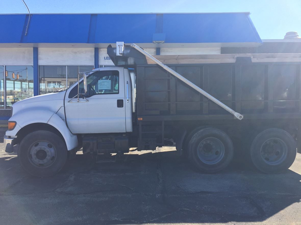 2000 Ford 750 for sale by owner in West Mifflin