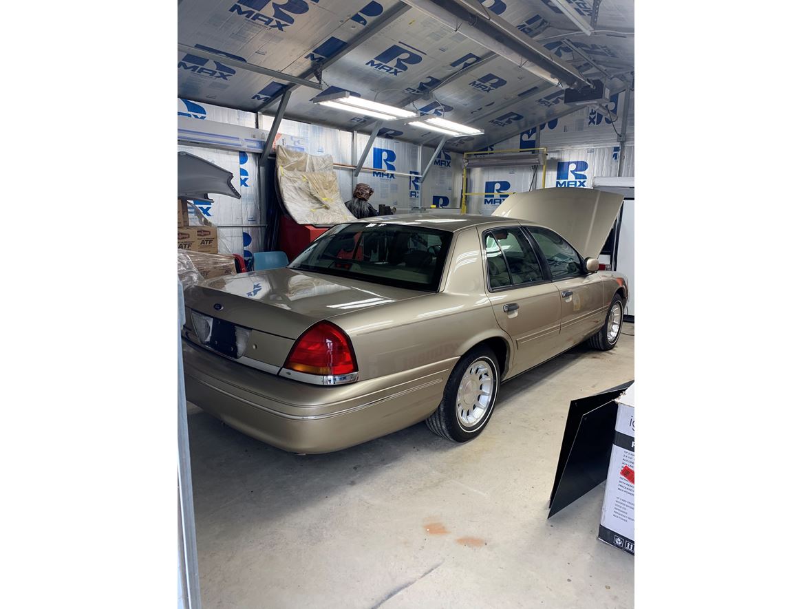 1999 Ford Crown Victoria for sale by owner in Saint Charles