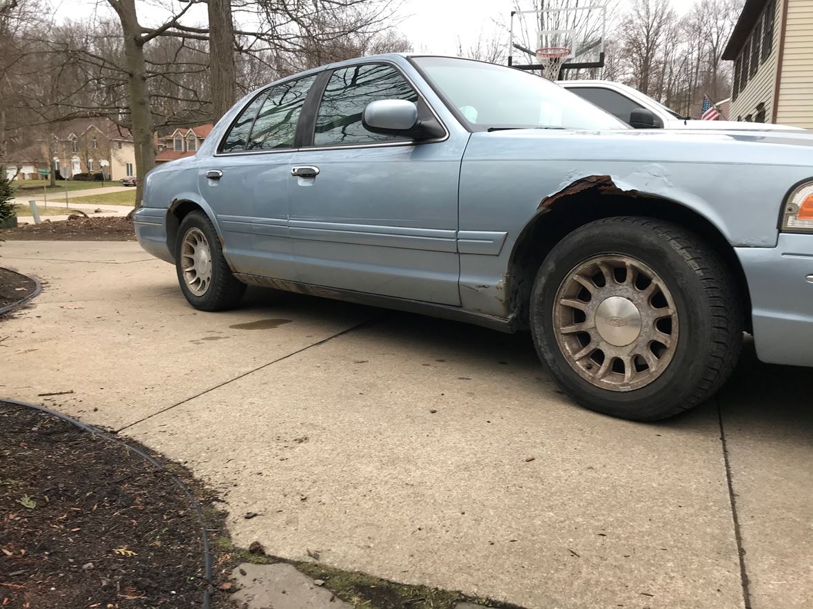 1999 Ford Crown Victoria for sale by owner in Akron