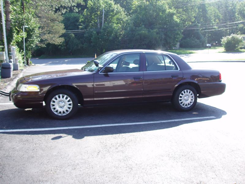 2000 Ford Crown Victoria for sale by owner in Putnam Valley