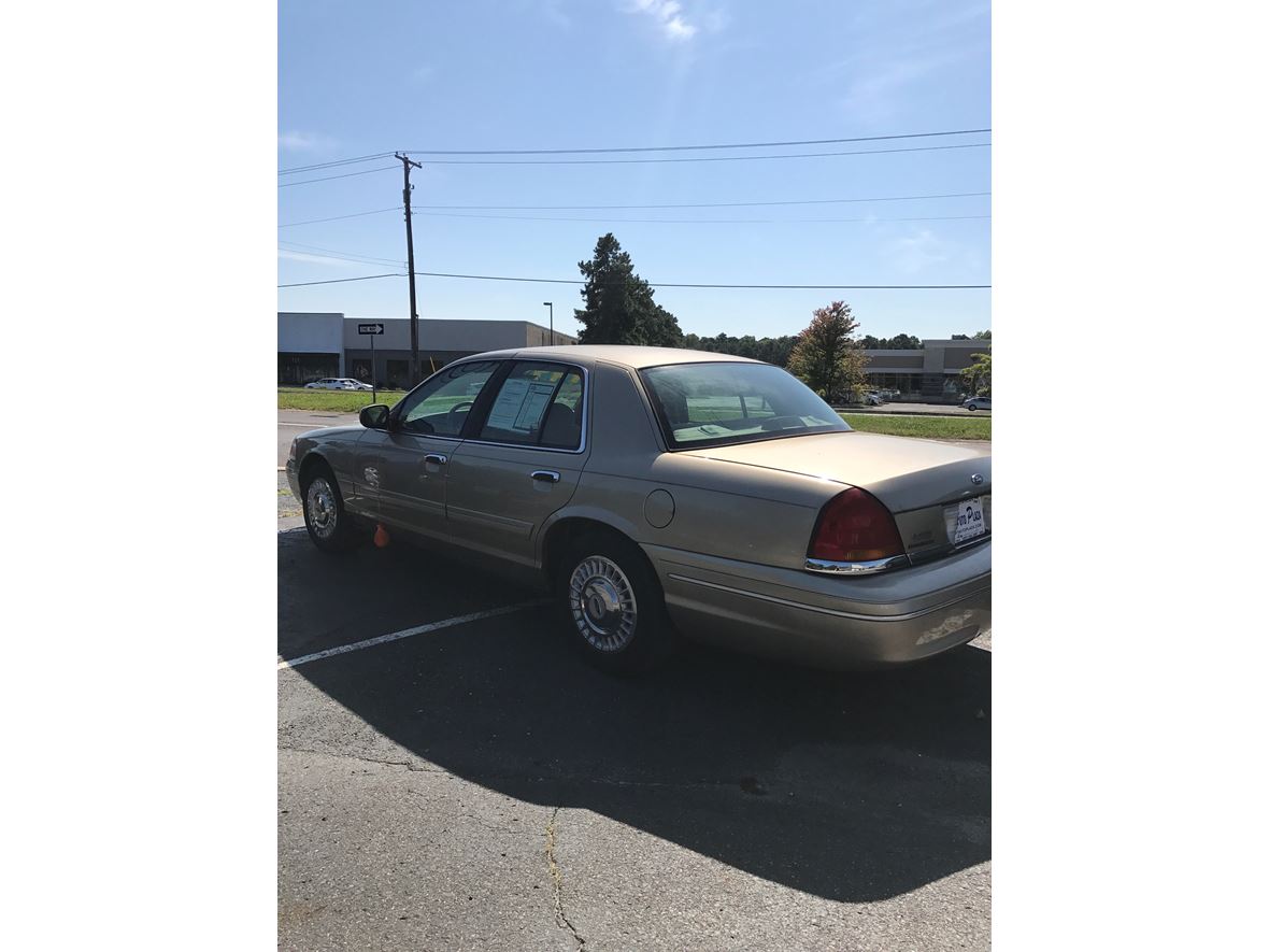 2000 Ford CROWN VICTORIA for sale by owner in Egg Harbor Township