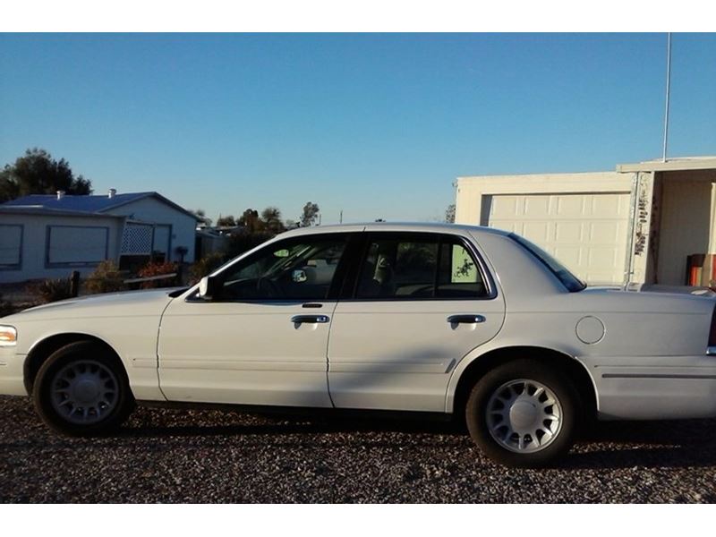 2002 Ford Crown Victoria for Sale by Owner in Earp, CA 92242