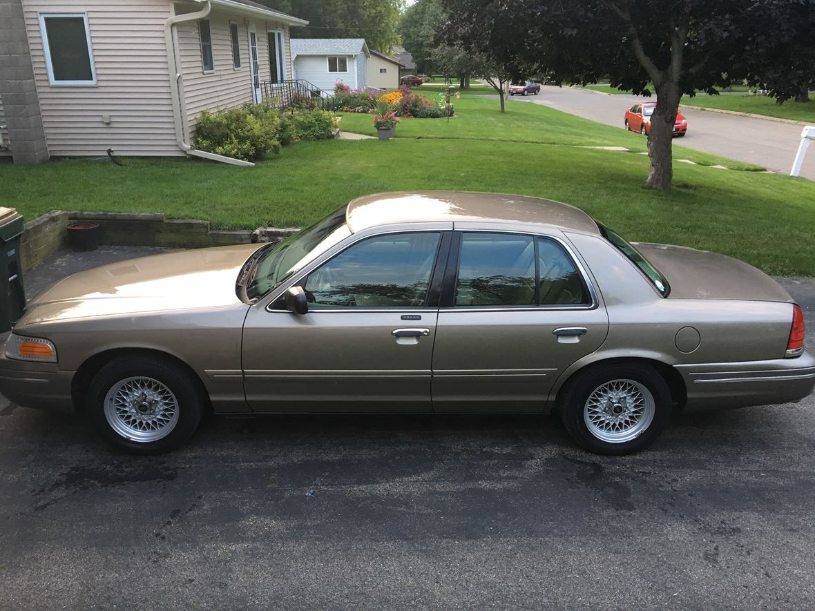 2002 Ford Crown Victoria for sale by owner in Glenwood