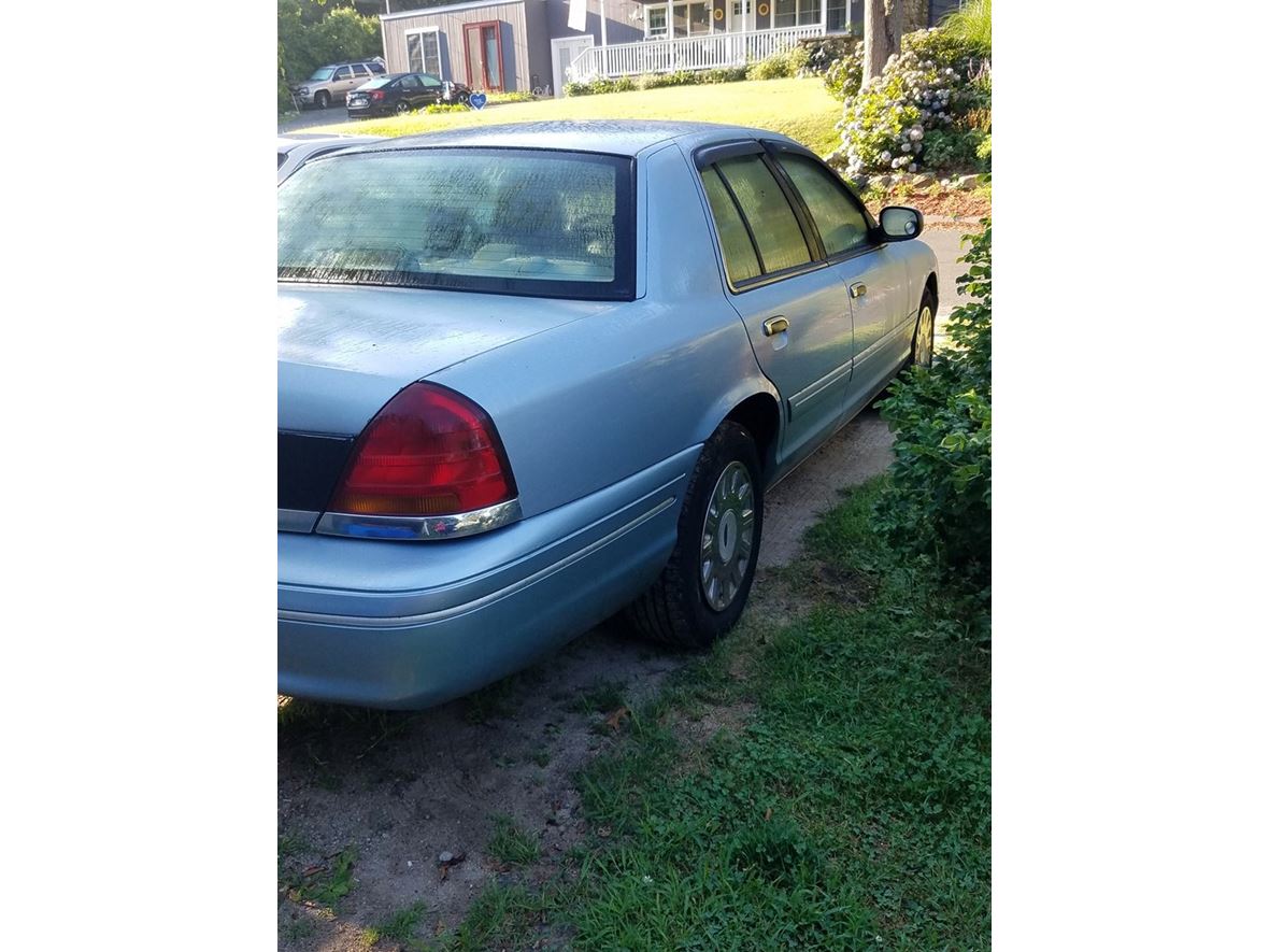2003 Ford Crown Victoria for sale by owner in Waterford