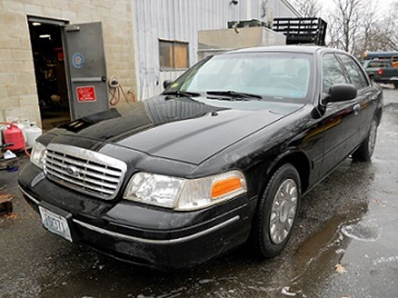 2004 Ford Crown Victoria for sale by owner in Providence