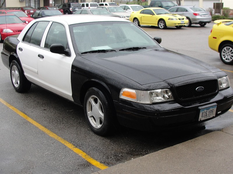 2005 Ford Crown Victoria for sale by owner in AMES