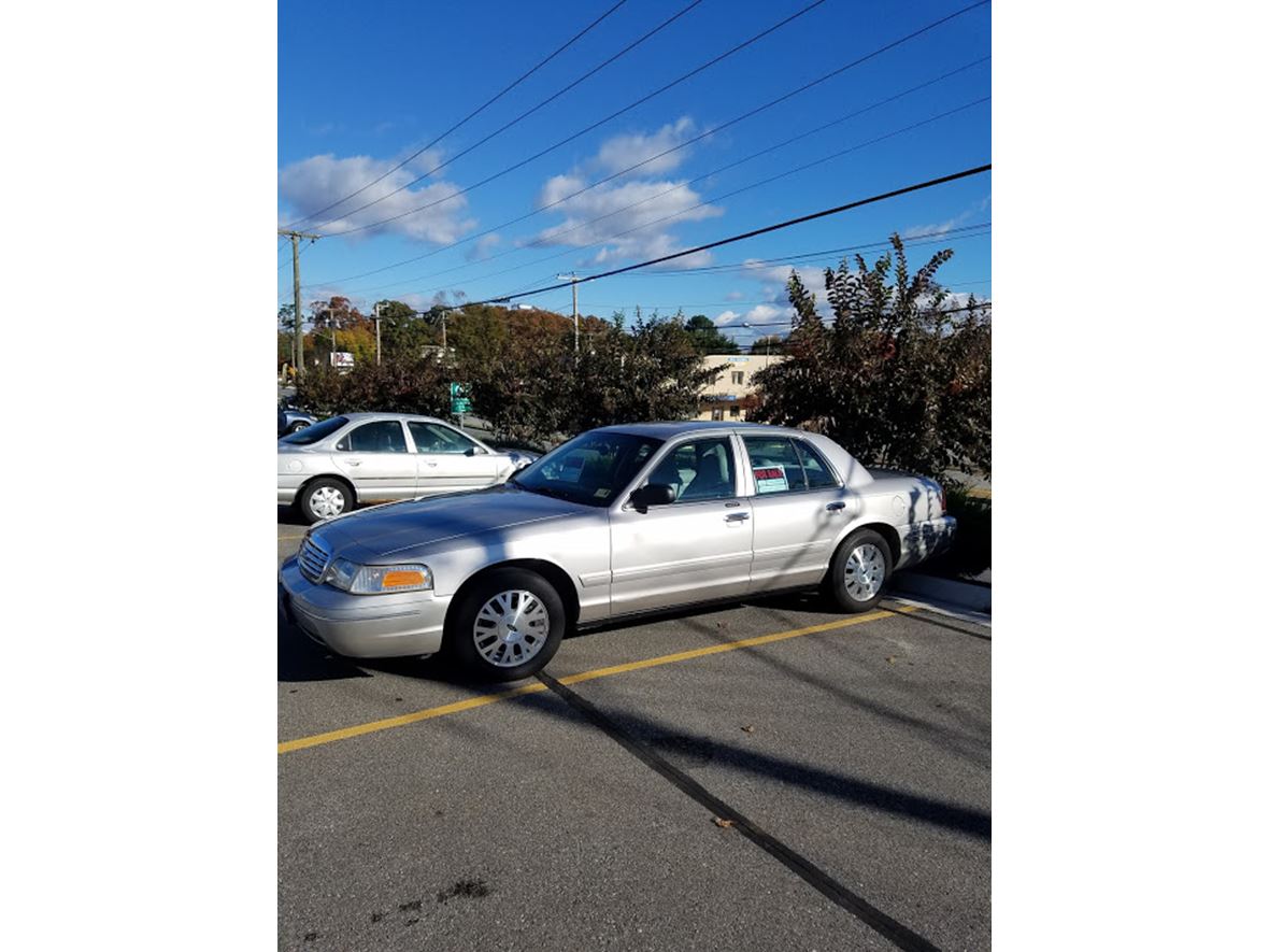 2005 Ford Crown Victoria for sale by owner in Lynchburg
