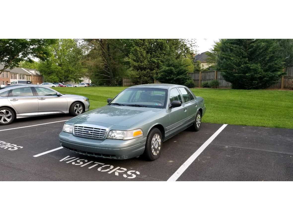 2005 Ford Crown Victoria for Sale by Private Owner in Saint Marys, GA 31558