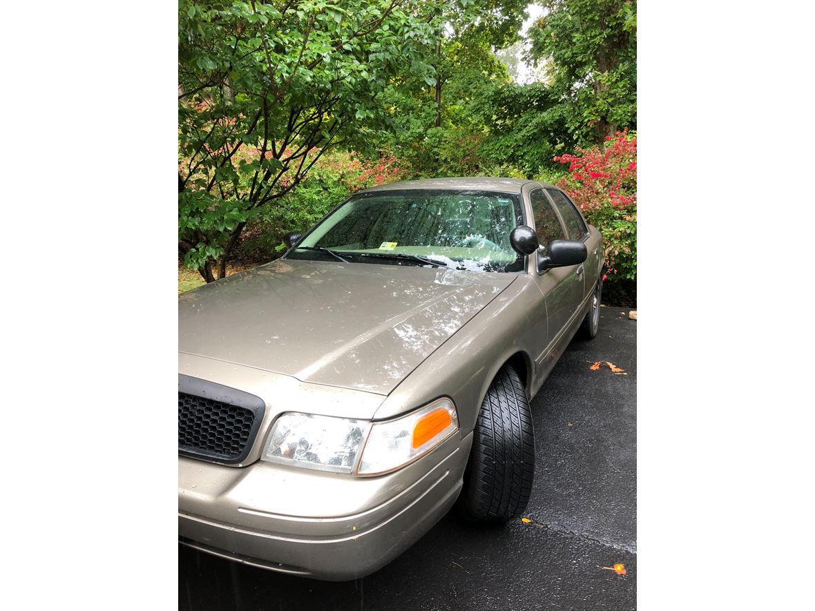 2008 Ford Crown Victoria for sale by owner in Norwalk
