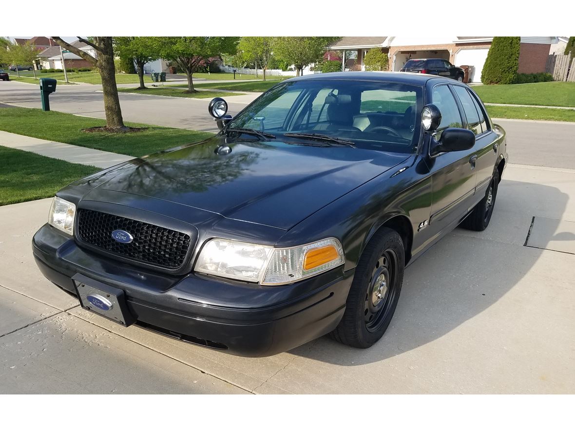 2010 Ford Crown Victoria for sale by owner in New Lenox