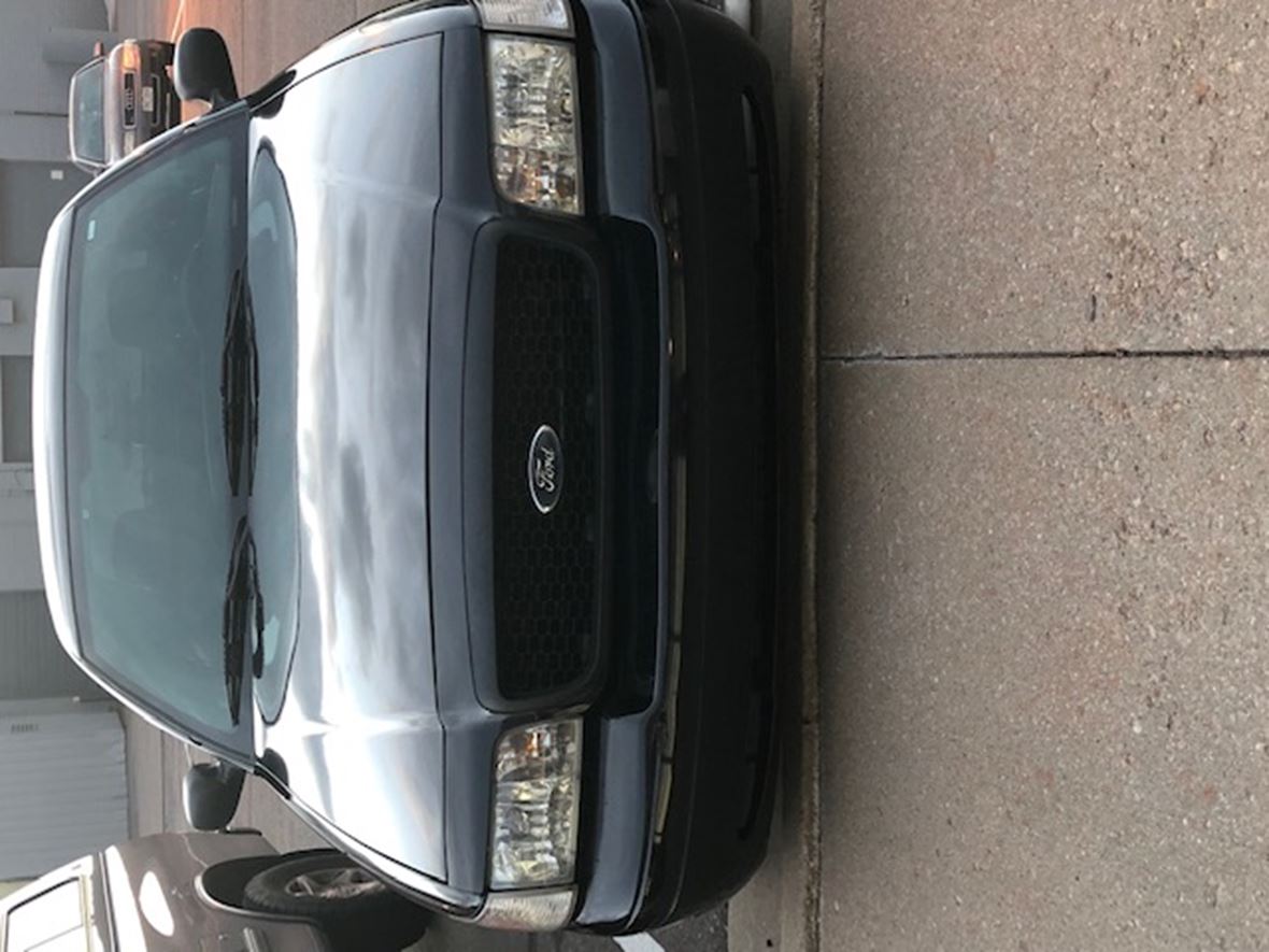 2010 Ford Crown Victoria for sale by owner in Aurora