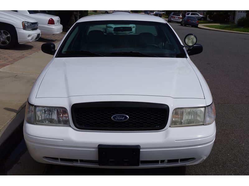 2011 Ford Crown Victoria for sale by owner in Fountain Valley
