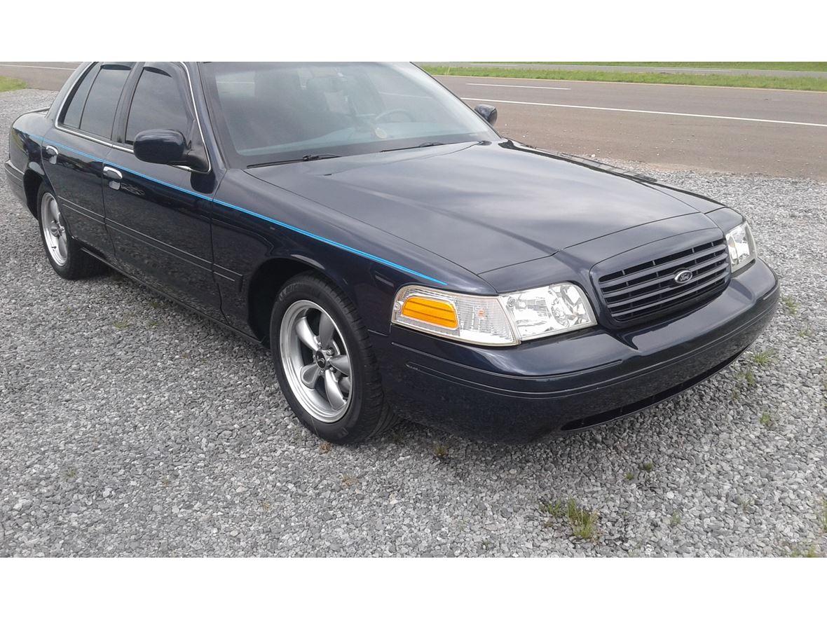 2001 Ford Crown Victoria LX for sale by owner in Madisonville