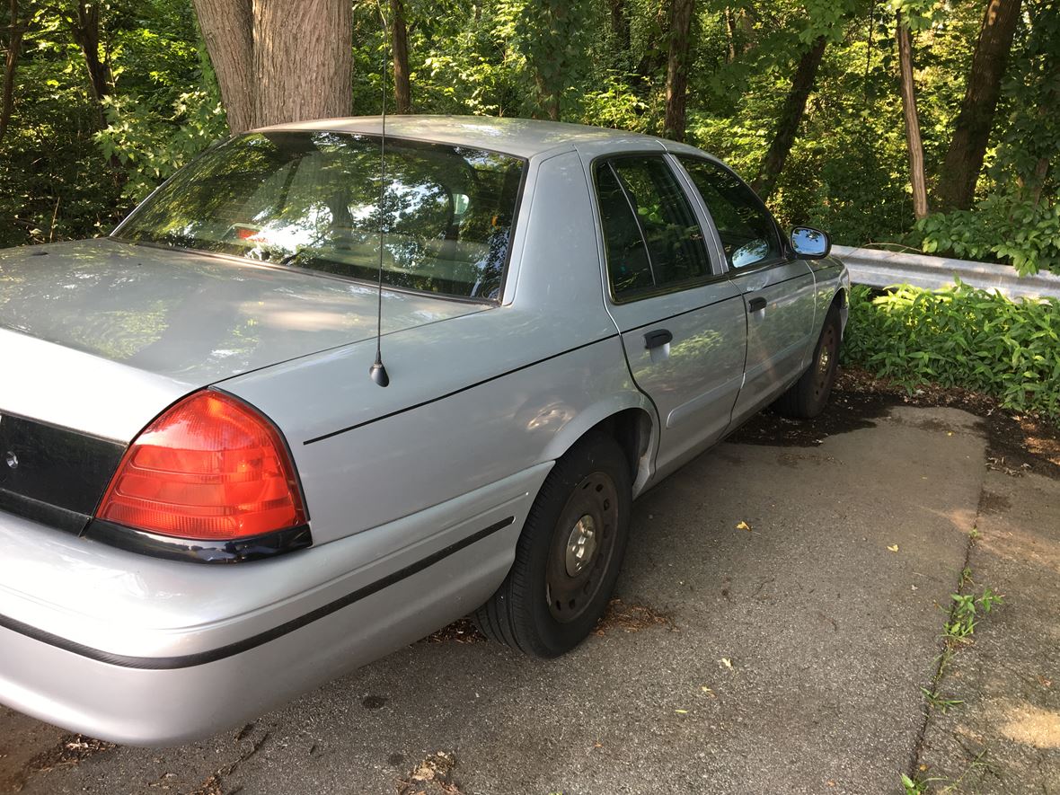 2005 Ford Crown Victoria pi Private Car Sale in Rumford, RI 02916