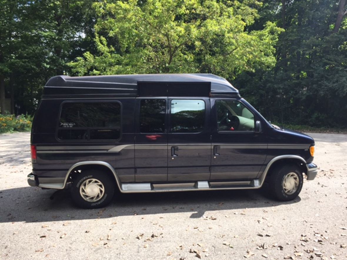 2000 Ford E150 for Sale by Owner in Milwaukee, WI 53223