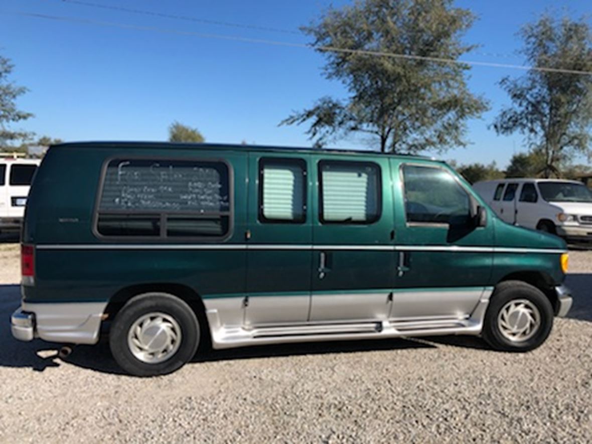 2001 Ford E-150 for sale by owner in Bonner Springs