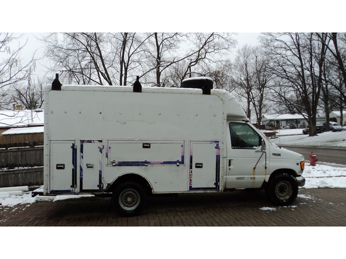 2002 Ford E-350 for sale by owner in Carpentersville