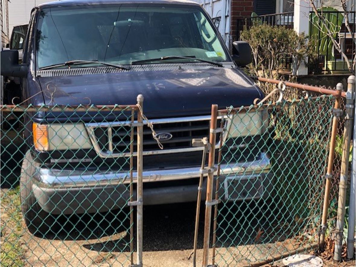 2003 Ford E-350 for sale by owner in Far Rockaway