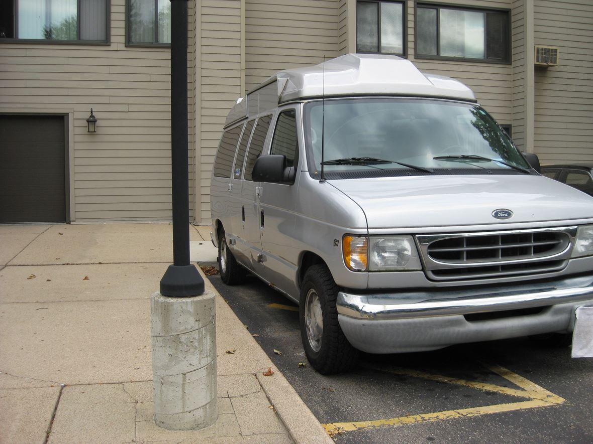 2002 Ford ESeries Van for Sale by Owner in Minneapolis, MN 55420