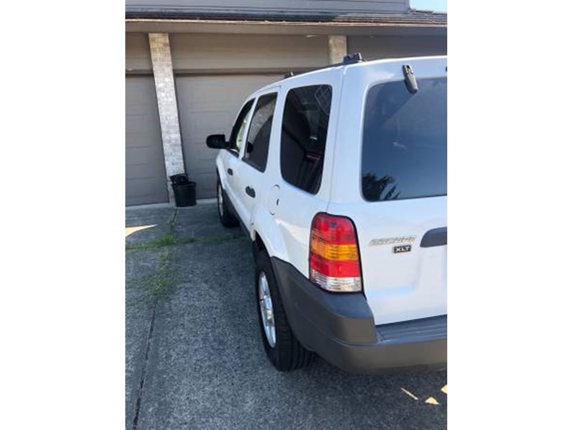 2004 Ford Escape for sale by owner in Ridgefield