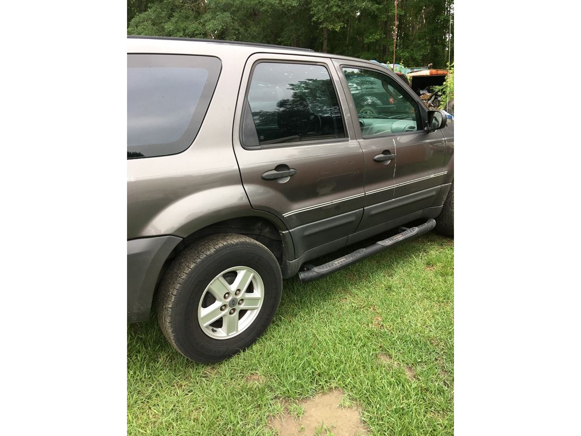 2005 Ford Escape for sale by owner in Harleyville