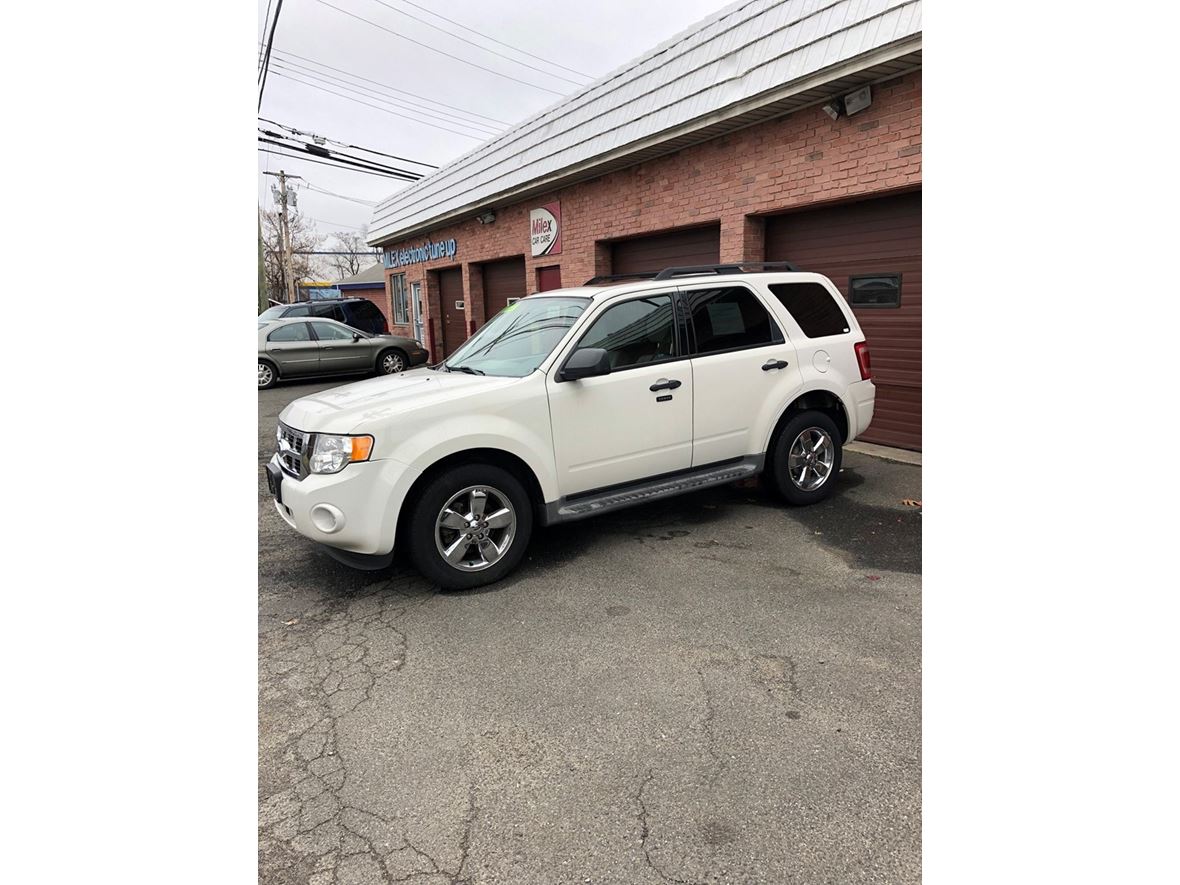 2011 Ford Escape for sale by owner in Trumbull