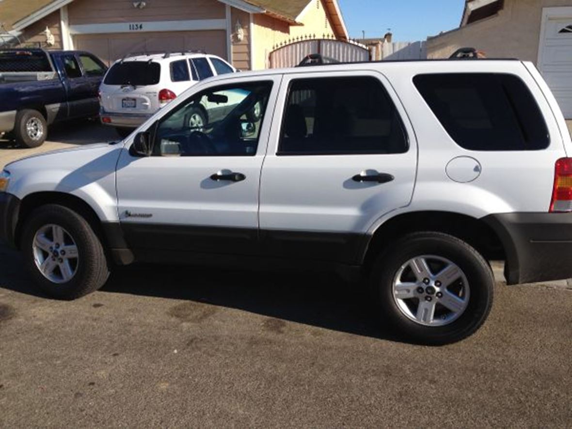 2005 Ford Escape Hybrid for Sale by Owner in Fontana, CA 92331