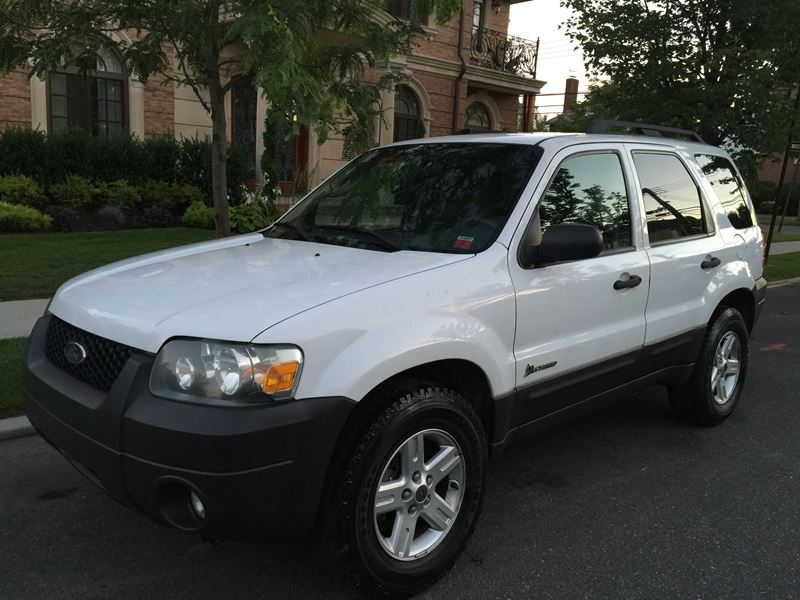 2006 Ford Escape Hybrid for sale by owner in Forest Hills