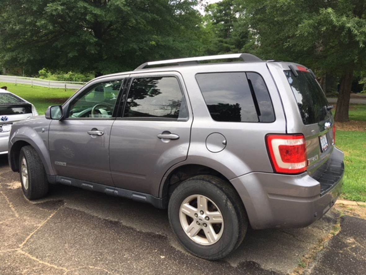 2008 Ford Escape Hybrid for sale by owner in Winston Salem