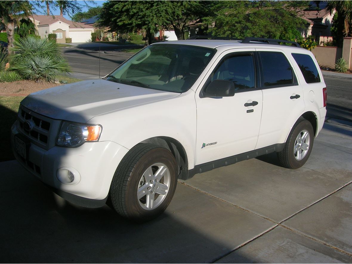 2011 Ford Escape Hybrid for sale by owner in Palm Springs
