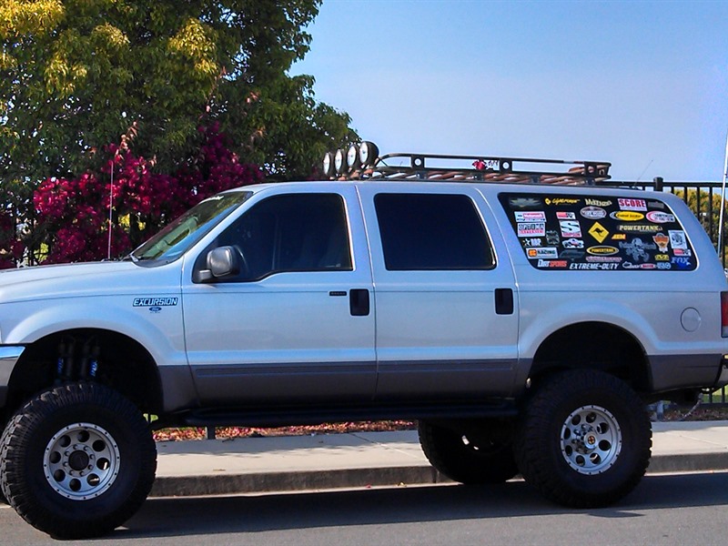 2004 Ford Excursion for sale by owner in OXNARD
