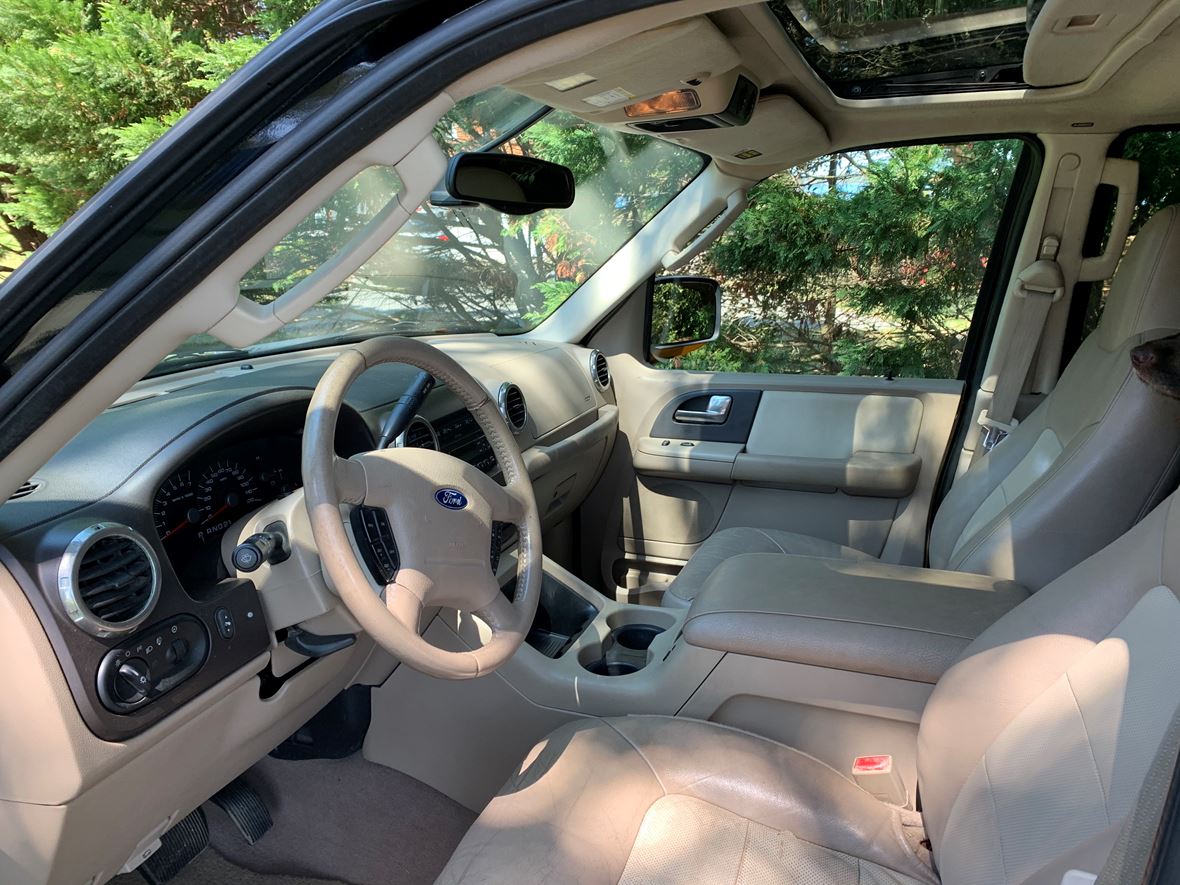 2004 Ford Expedition  for sale by owner in Virginia Beach