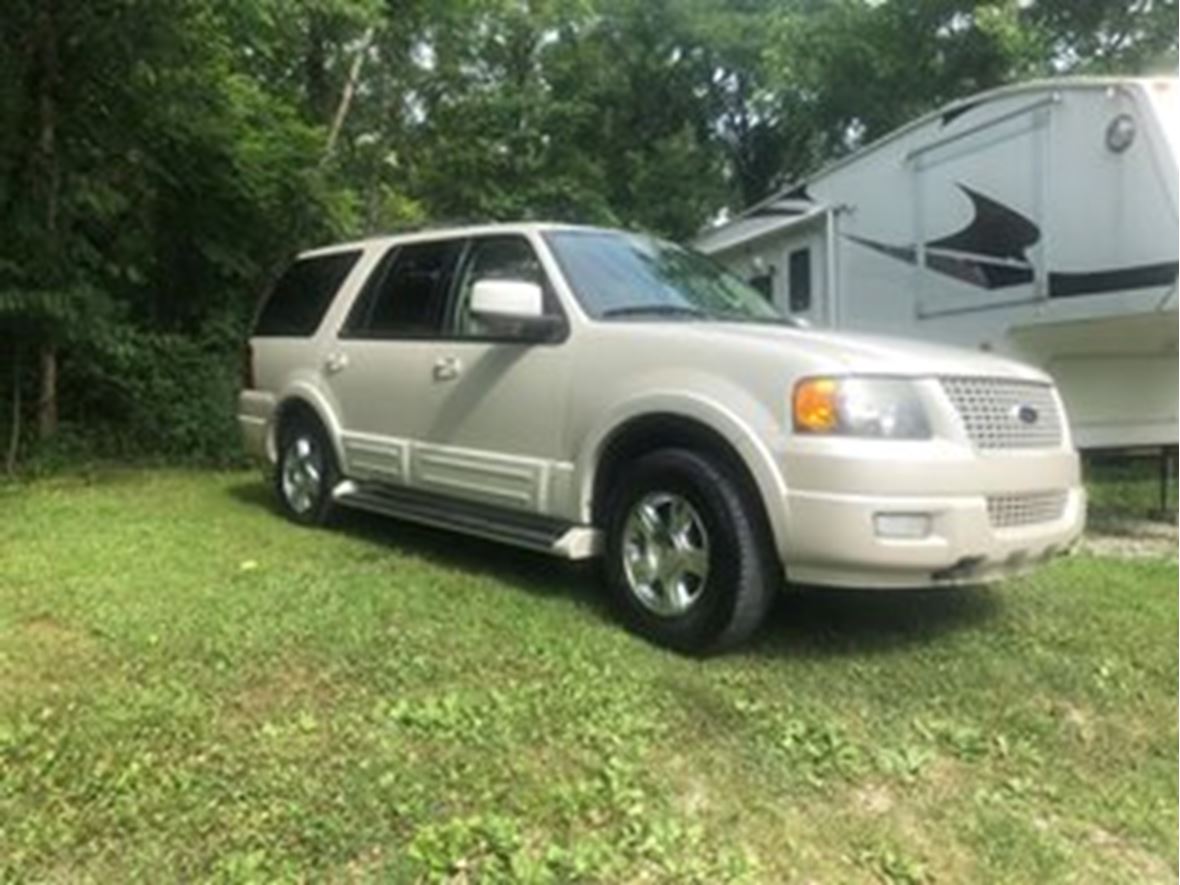 2005 Ford Expedition for sale by owner in Lawrenceburg
