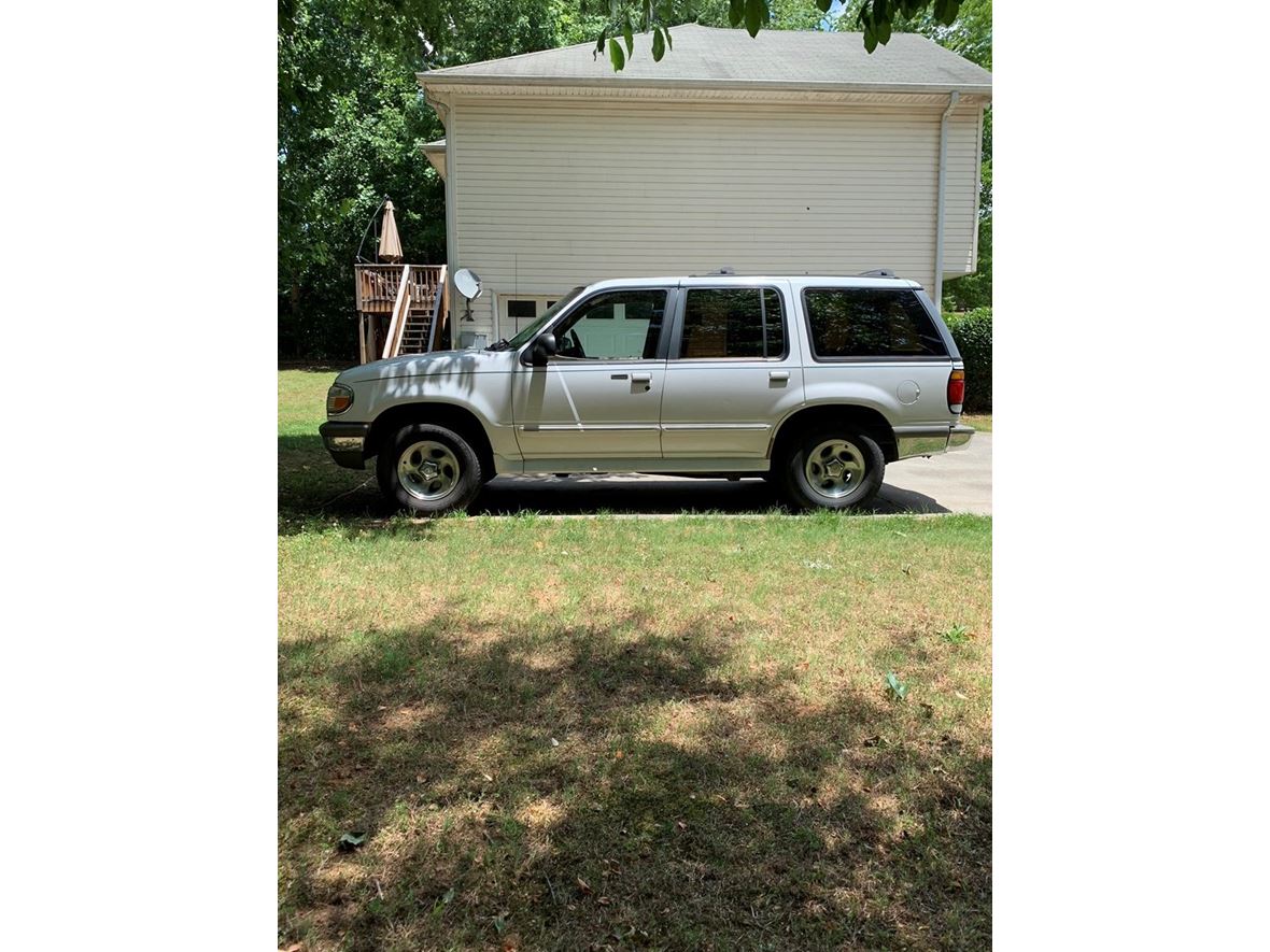 1996 Ford Explorer for sale by owner in Flowery Branch