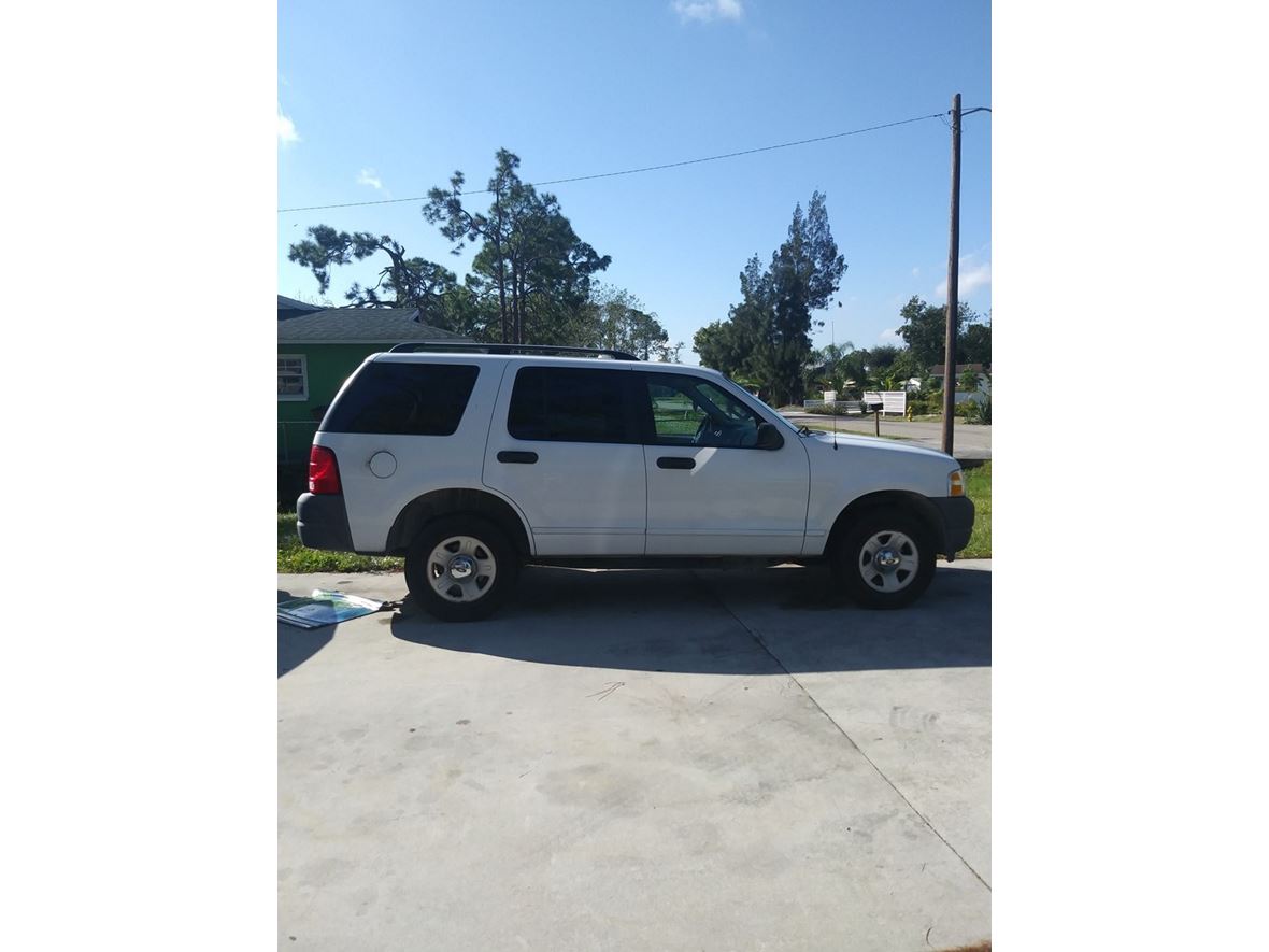 2003 Ford Explorer for sale by owner in Lehigh Acres