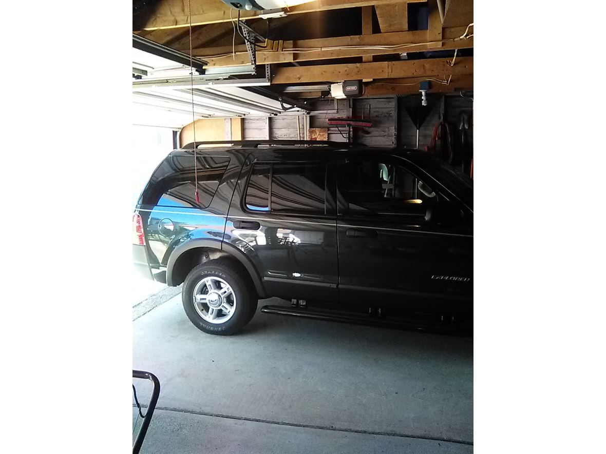 2004 Ford Explorer for sale by owner in River Rouge