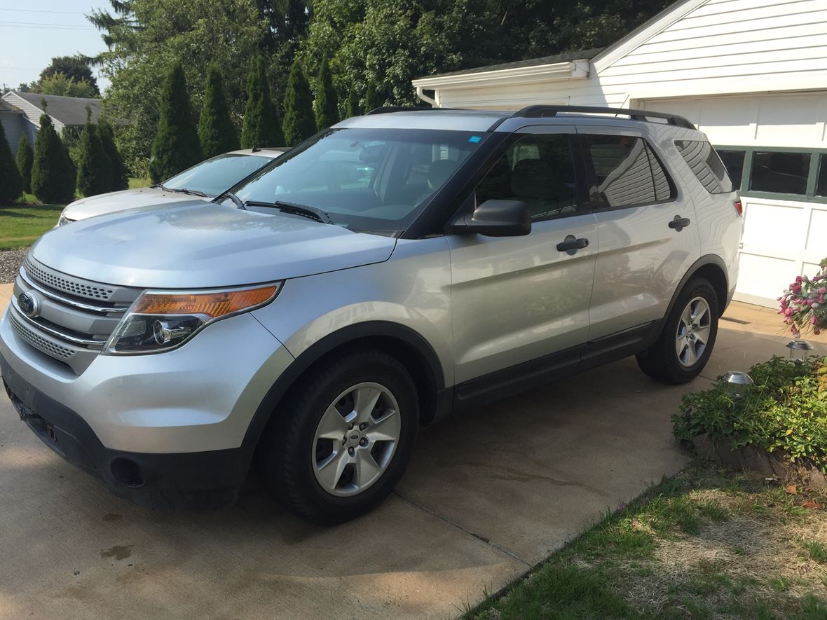 2011 Ford Explorer for sale by owner in Youngstown