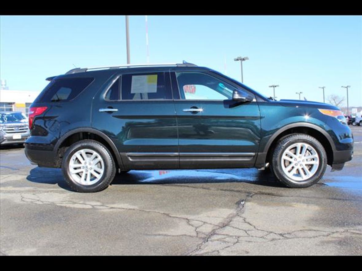 2015 Ford Explorer for sale by owner in Needham Heights