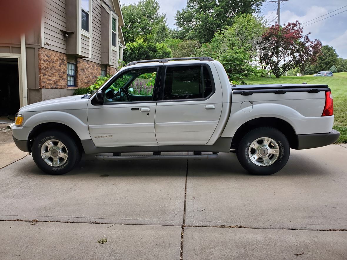 2001 Ford Explorer Sport Trac for sale by owner in Olathe