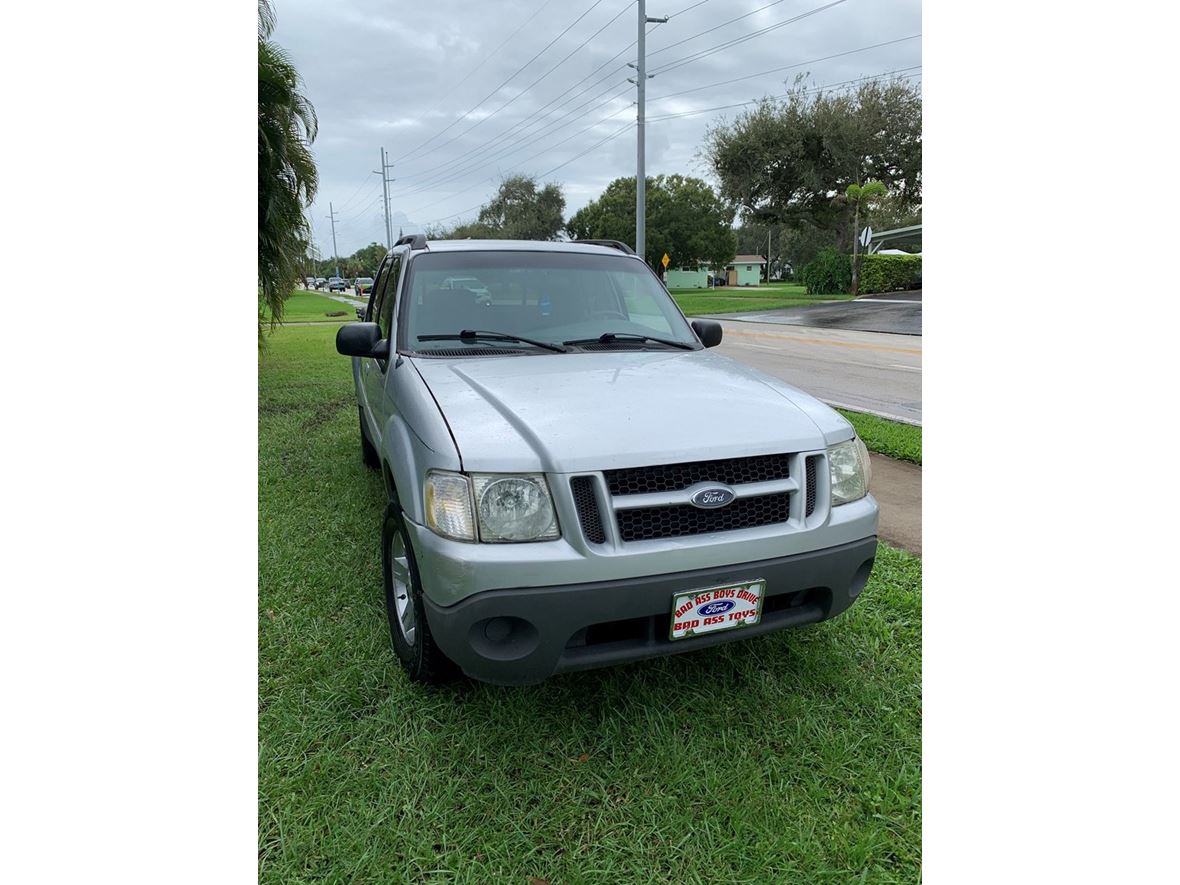 2001 Ford Explorer Sport Trac for sale by owner in Vero Beach