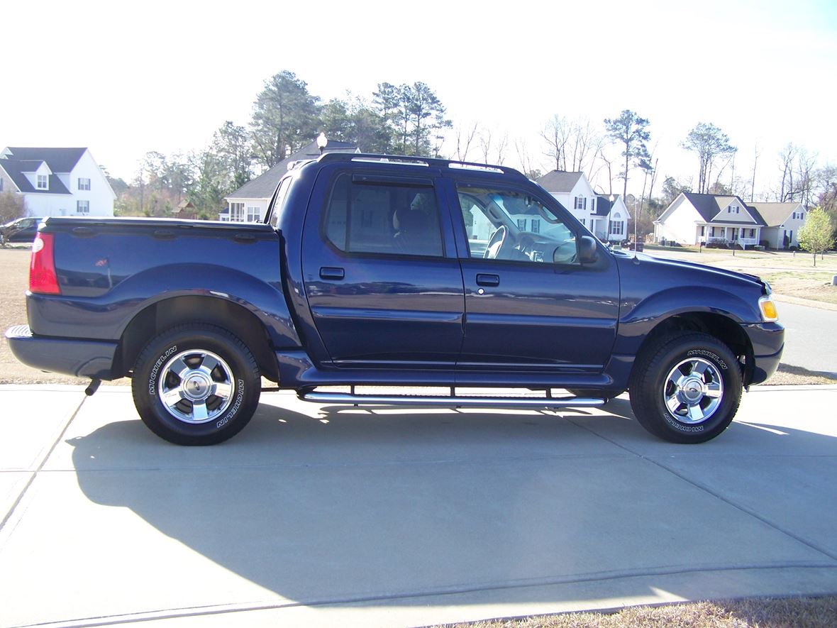 2005 Ford Explorer Sport Trac for sale by owner in Goldsboro