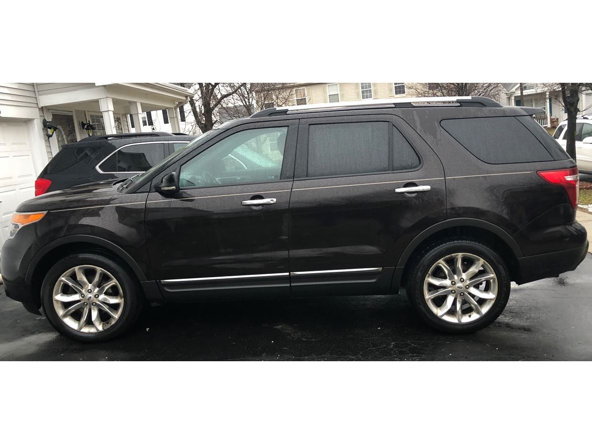 2013 Ford Explorer XLT for sale by owner in Plainfield
