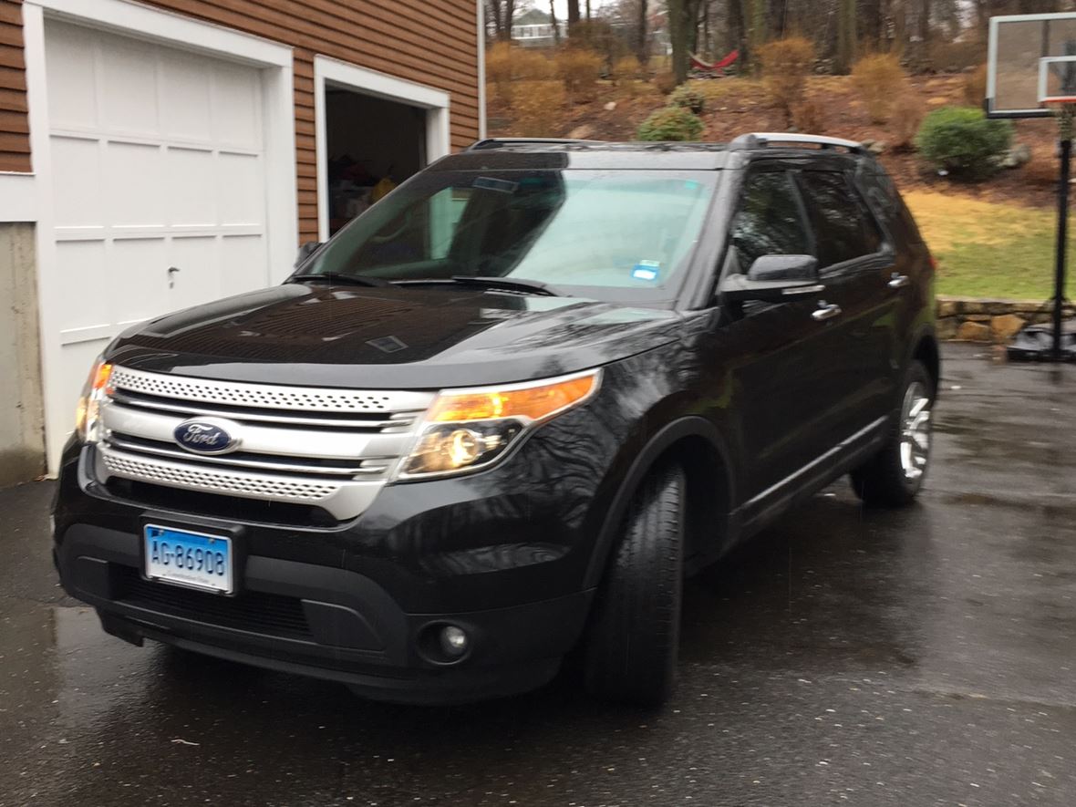 2014 Ford Explorer XLT for sale by owner in Trumbull