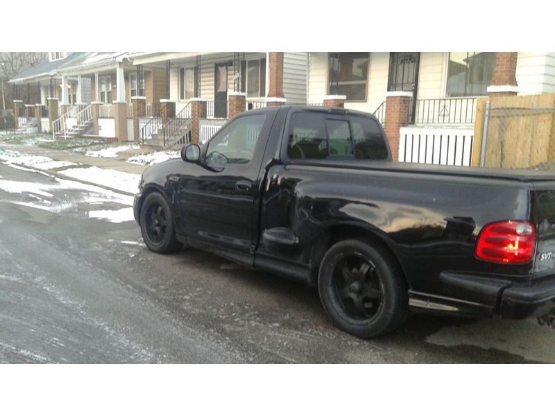 2001 Ford F-150 SVT Lightning for sale by owner in Detroit