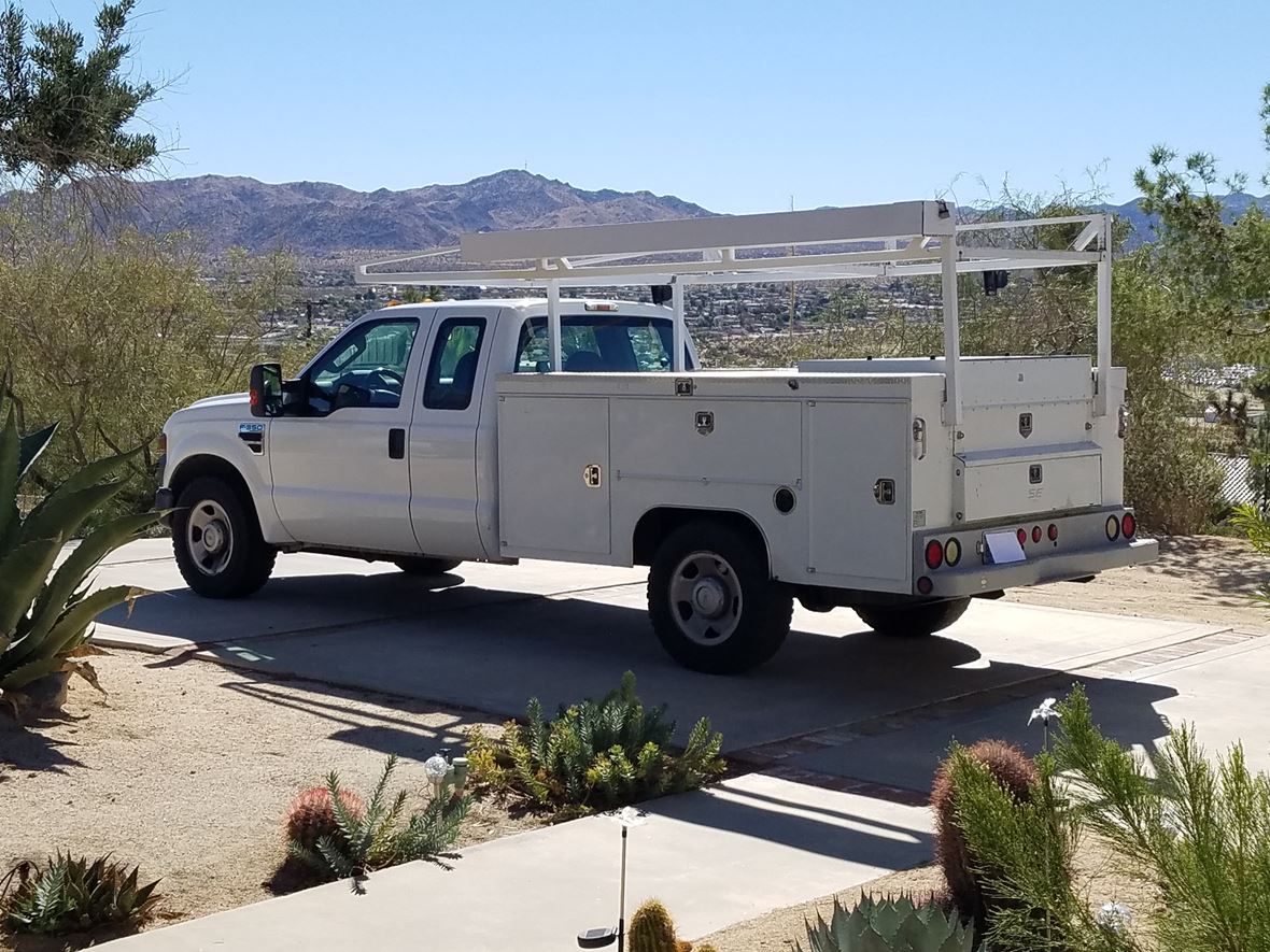 2009 Ford F-350 Super Duty for sale by owner in Yucca Valley