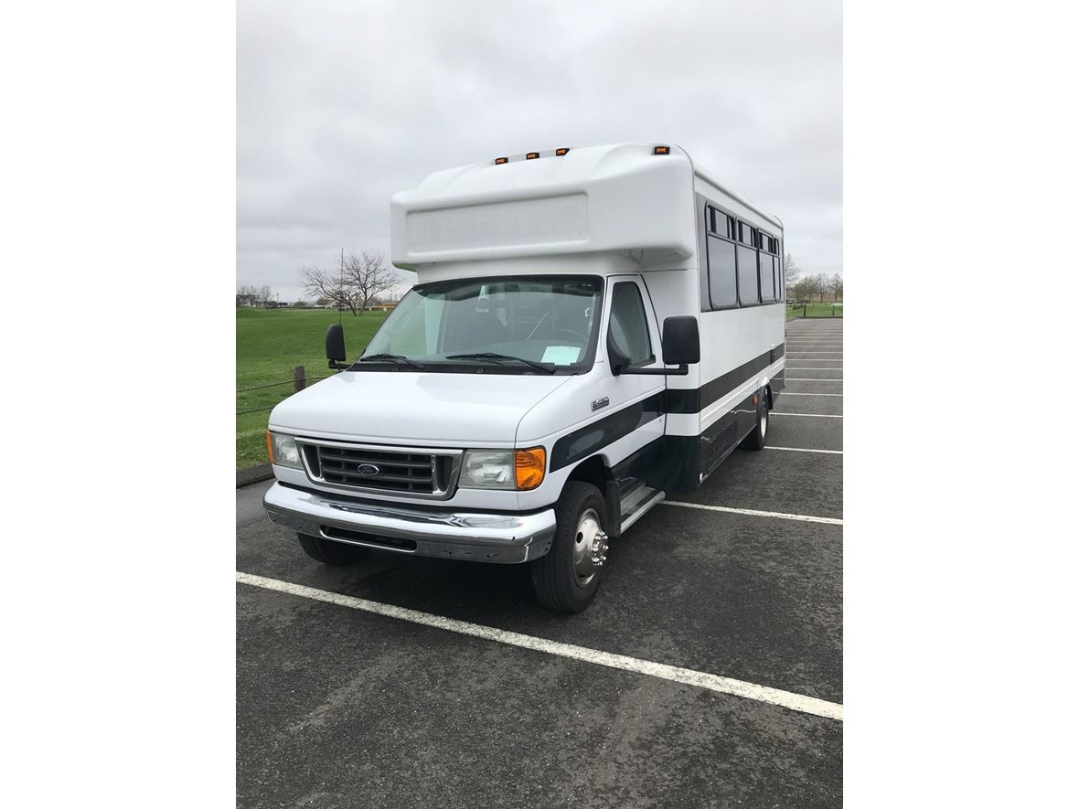 2007 Ford E-450 for sale by owner in Stratford